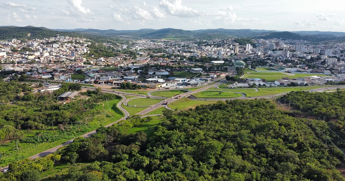 Marketing digital em Itaúna: como ser encontrado e escolhido por clientes locais